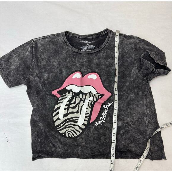 Rolling Stones Graphic Tee Cropped Tongue Lips Edgy Classic Rock & Roll Size XL - Picture 4 of 6